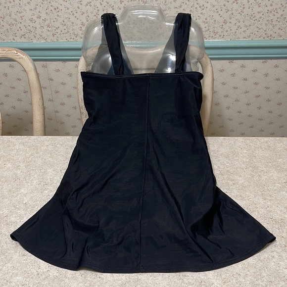 LANDS’ END BLACK ONE PIECE SKIRT SWIMSUIT WITH SOFT CUPS - Picture 2 of 8
